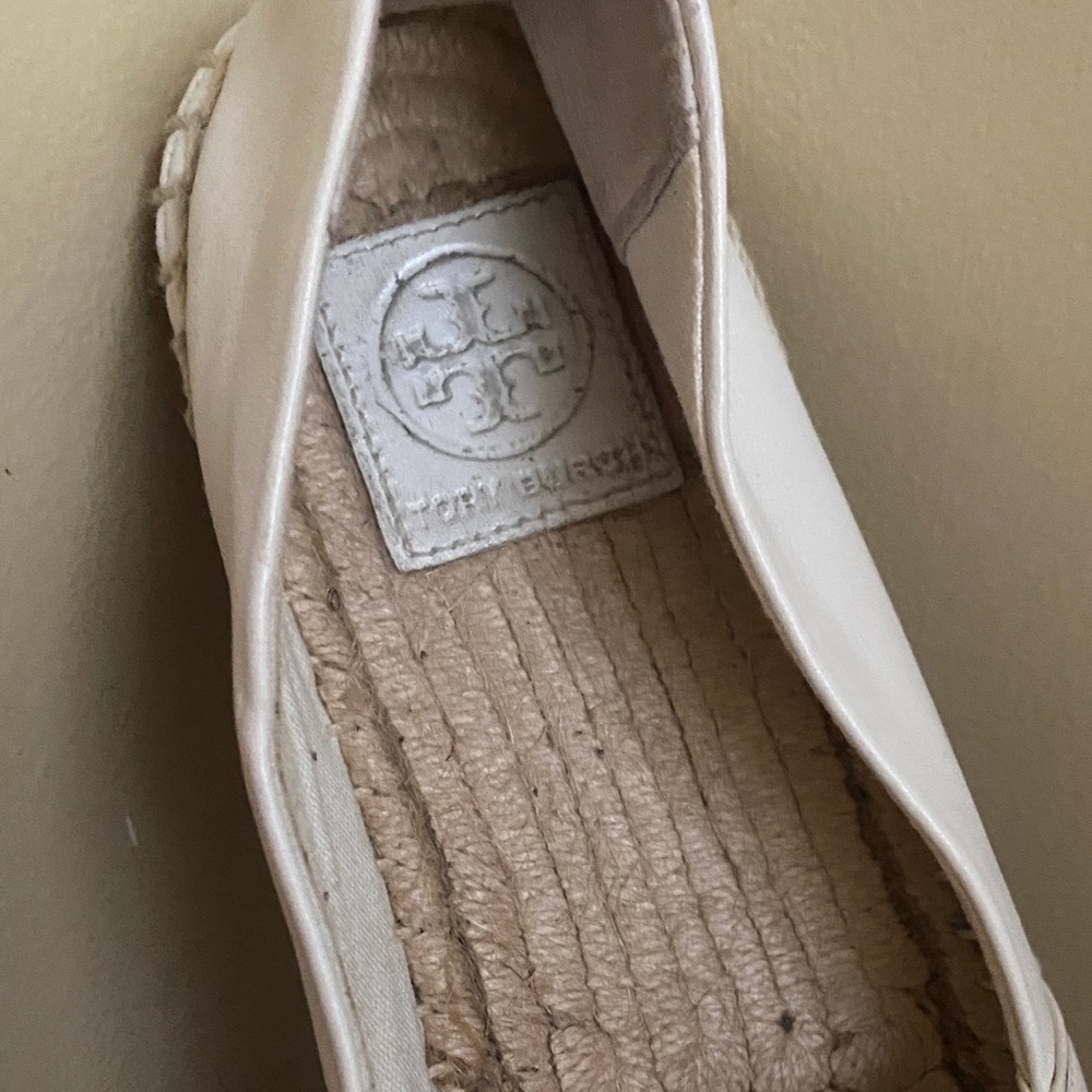 Tory Burch White Leather Espadrilles with Black Cap Toe - Picture 2 of 6